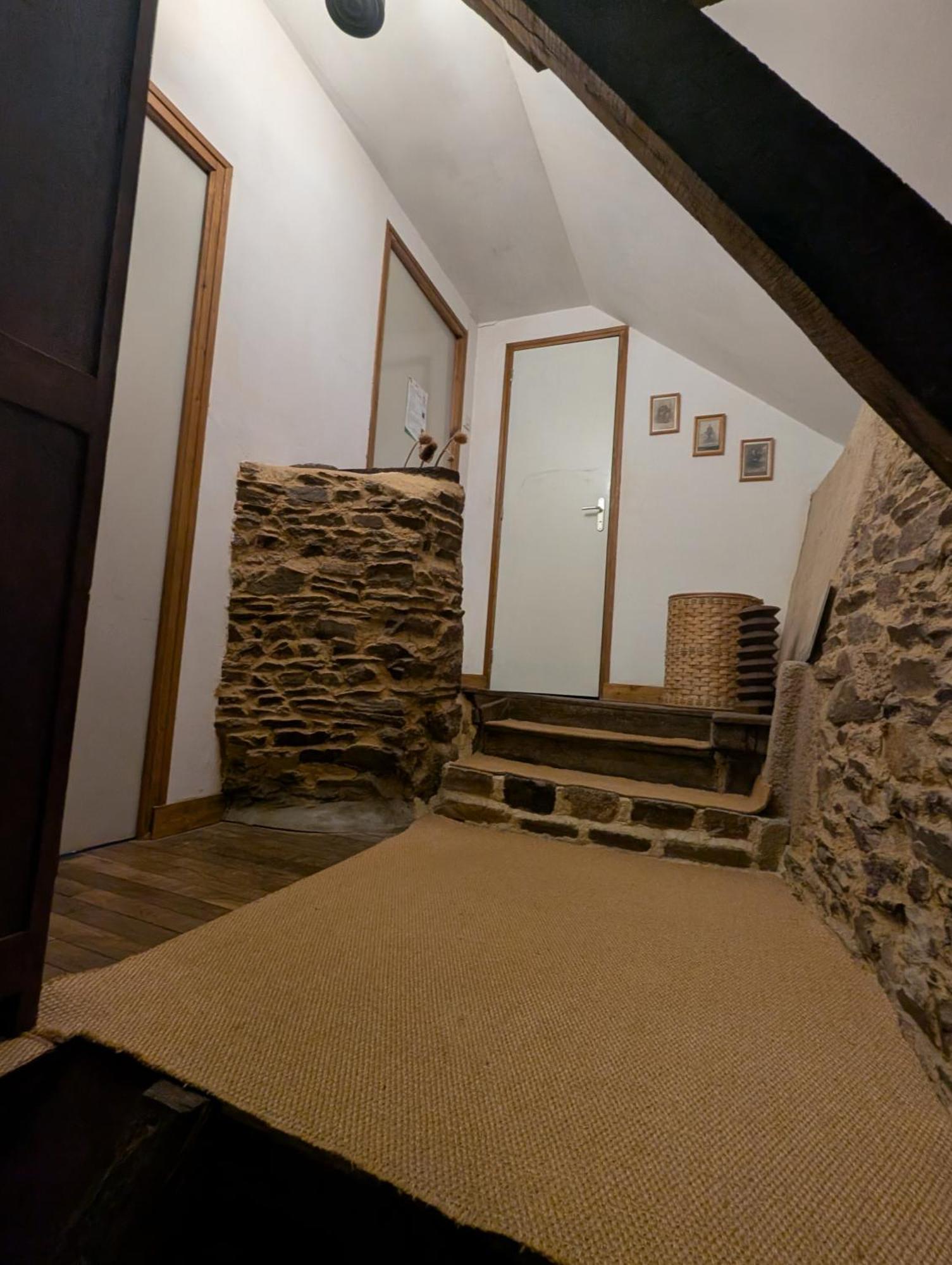 Ferme De La Gortiere Bed and Breakfast Le Teilleul Exteriör bild