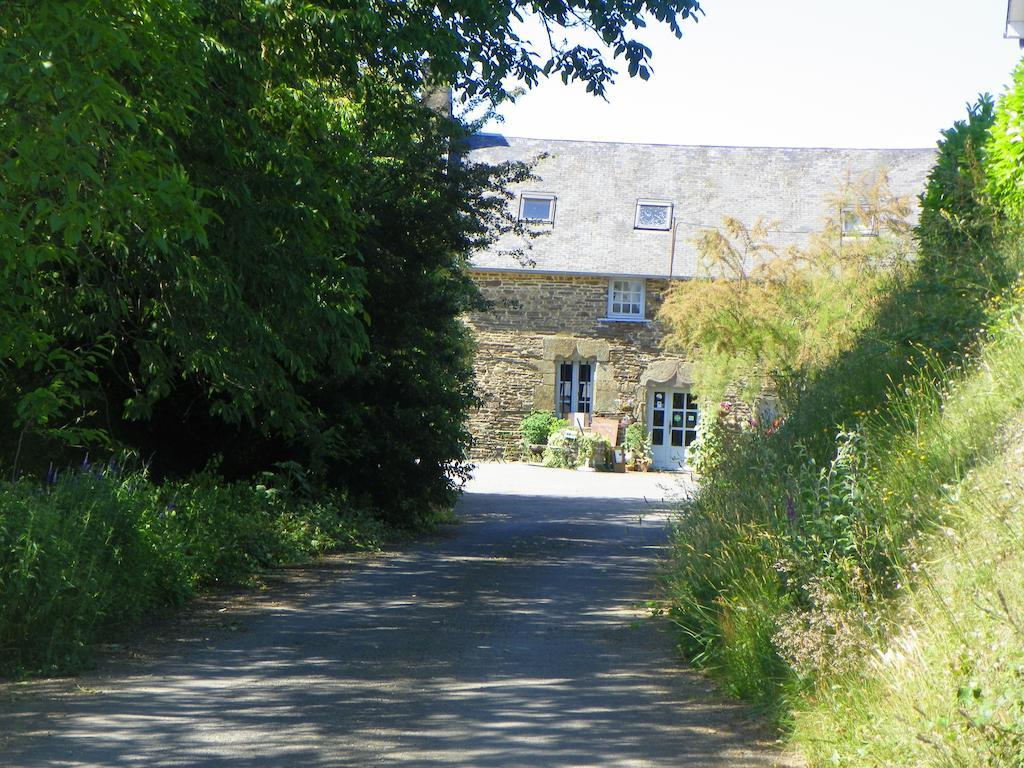 Ferme De La Gortiere Bed and Breakfast Le Teilleul Exteriör bild