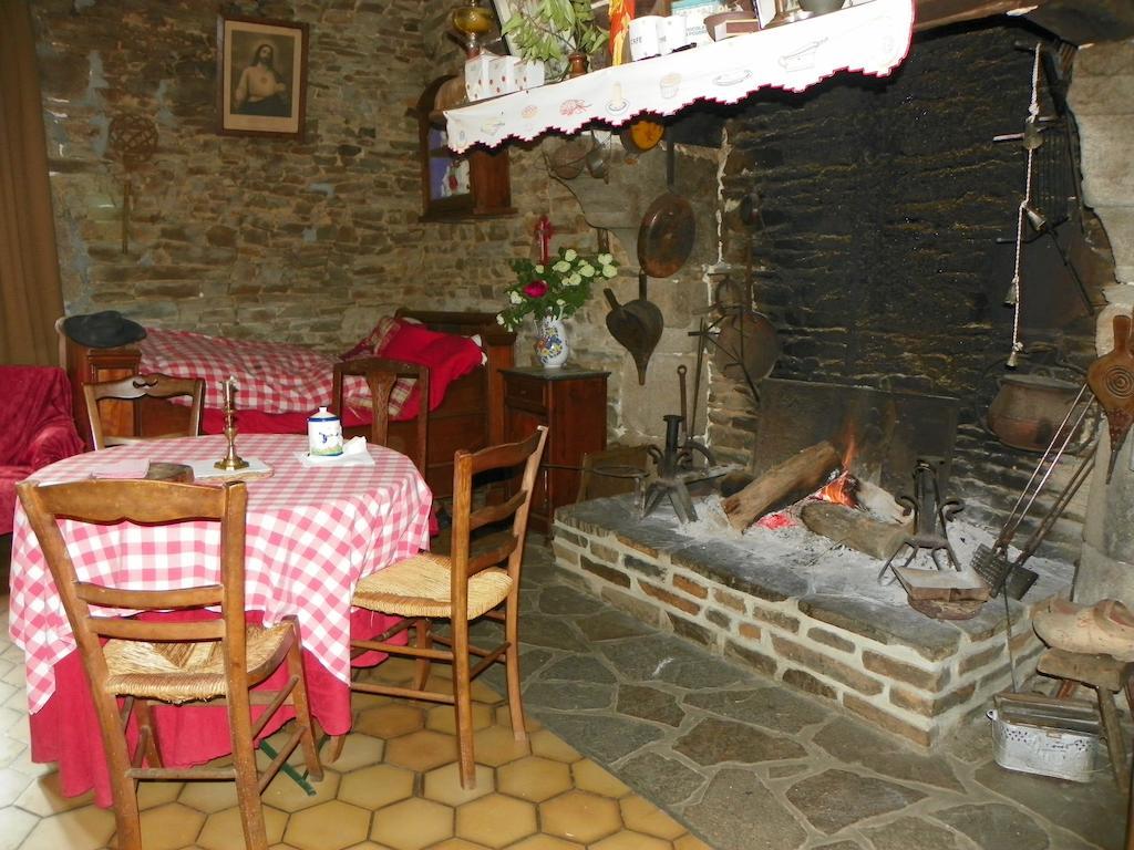 Ferme De La Gortiere Bed and Breakfast Le Teilleul Exteriör bild